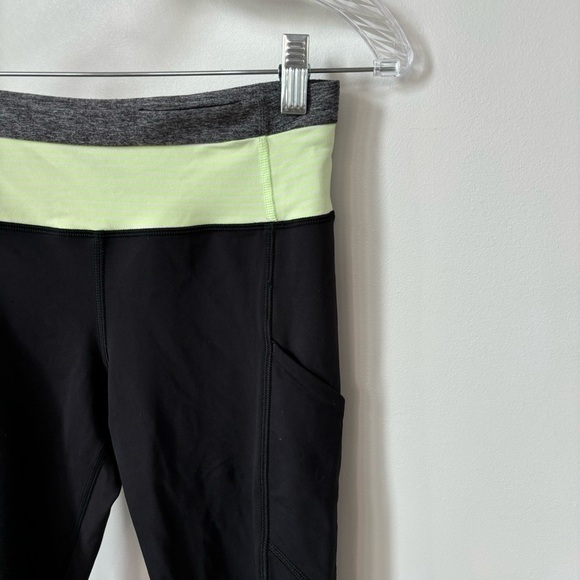 Lululemon leggings with Ruching Detail Size 4 - Picture 4 of 9